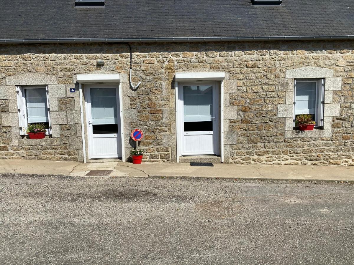 La Petite Maison Saint-Nicolas-du-Pelem Exterior photo